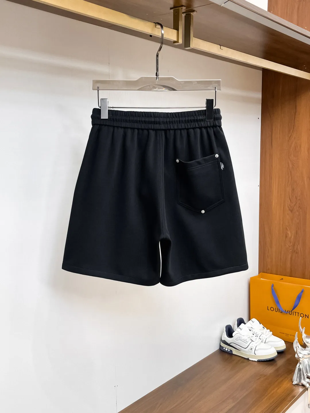 Balenciaga's three-standard complete 2026 summer New Arrival men's casual shorts, advanced custom-made Breathable fabric, Breathable fabric, extremely stretchy and comfortable, impeccable details, top-grade accessories, original logo design concept, delicate and soft feel! The upper body fit is awesome! Size: M-XXXL Please state your height and weight when ordering
